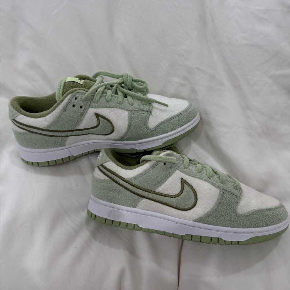 Nike Green and White dunks nwt